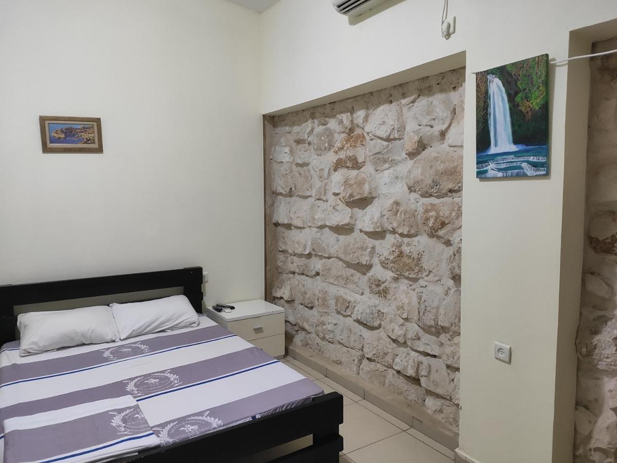 Grin-Motel Haifa Exteriör bild